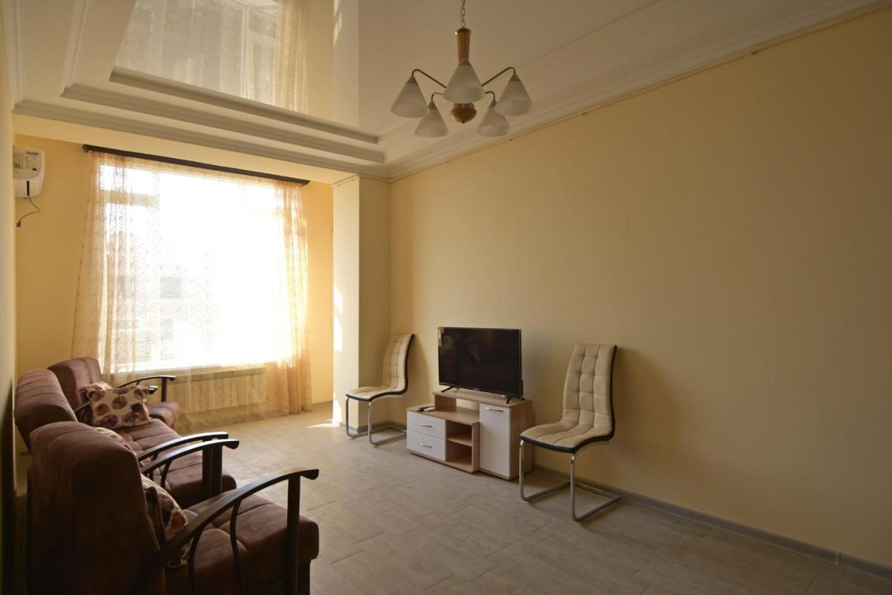 Rent Inn Yerevan On Sakharov Square 외부 사진
