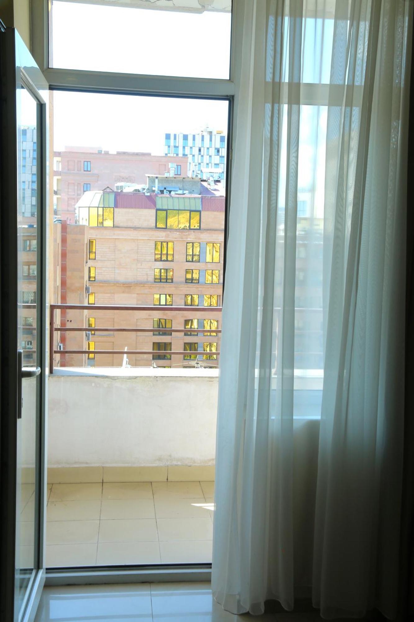 Rent Inn Yerevan On Sakharov Square 외부 사진