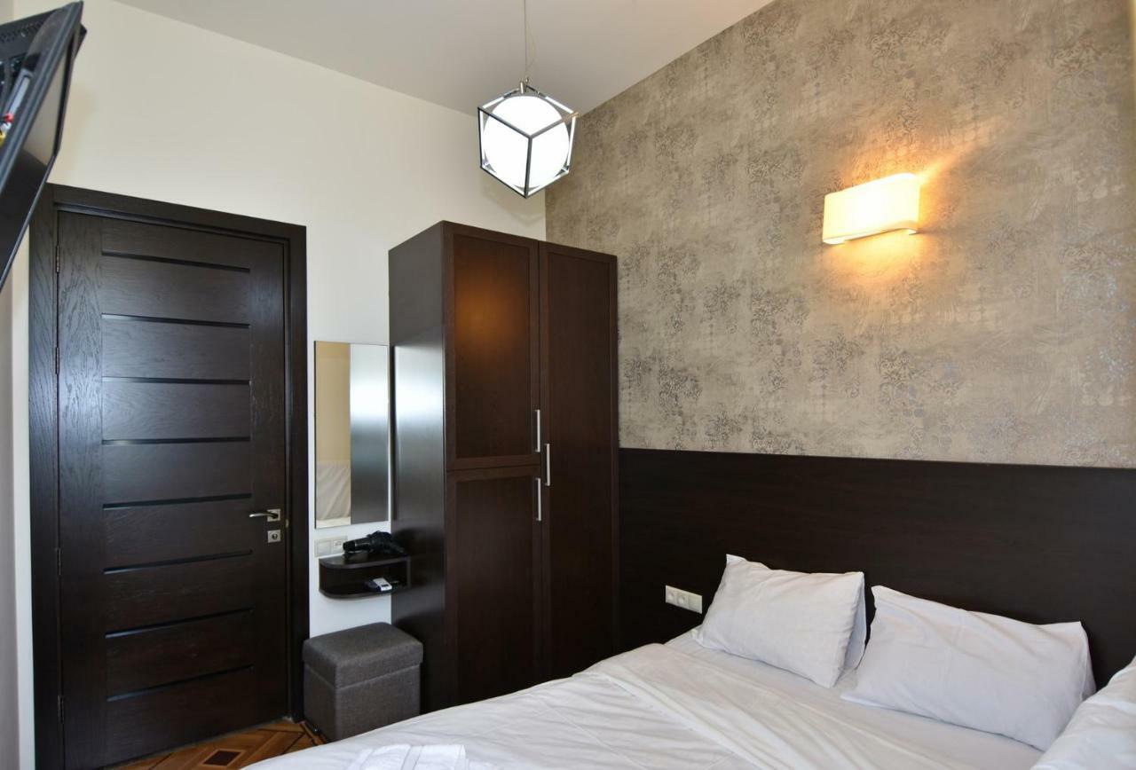 Rent Inn Yerevan On Sakharov Square 외부 사진