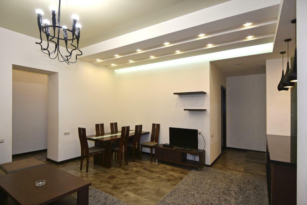 Rent Inn Yerevan On Sakharov Square 외부 사진