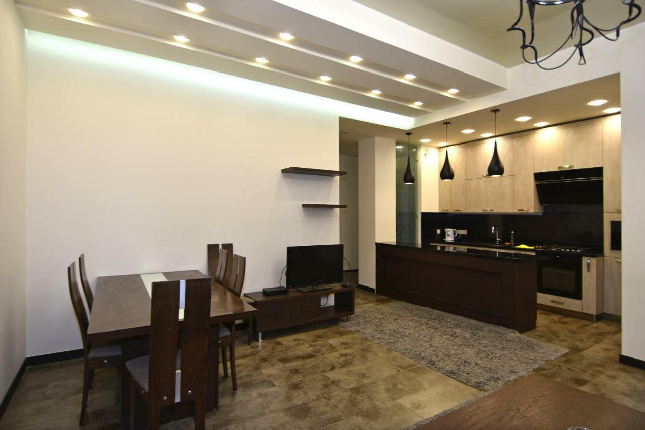 Rent Inn Yerevan On Sakharov Square 외부 사진