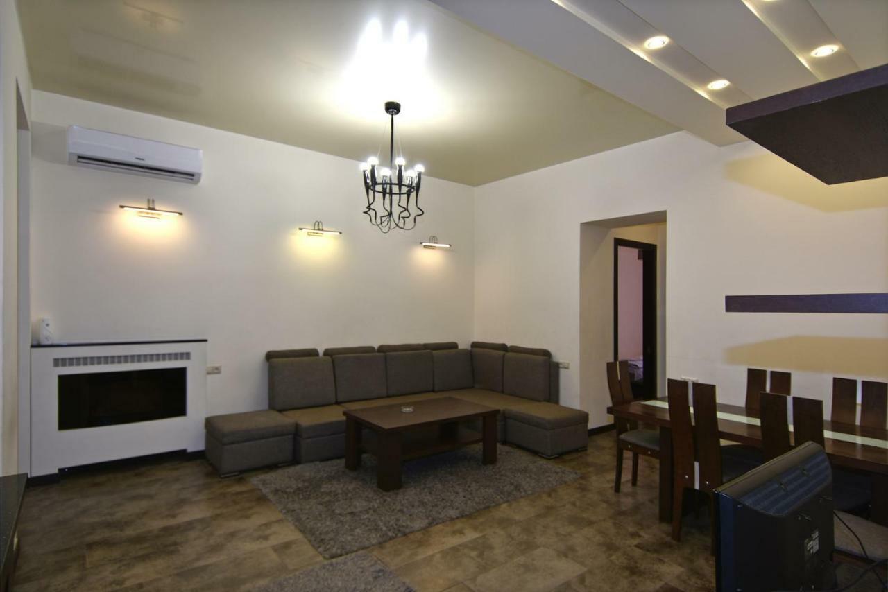 Rent Inn Yerevan On Sakharov Square 외부 사진